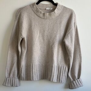 GAP Women's Beige Crew Neck Sweater